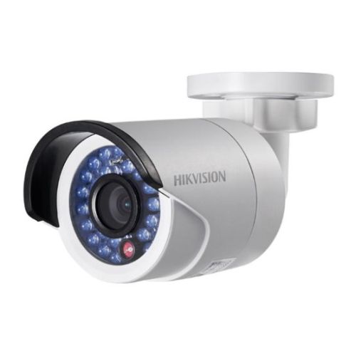 Objectif 4 mm de la caméra HIKVISION DS-2CD2022WD-I pour une surveillance détaillée.