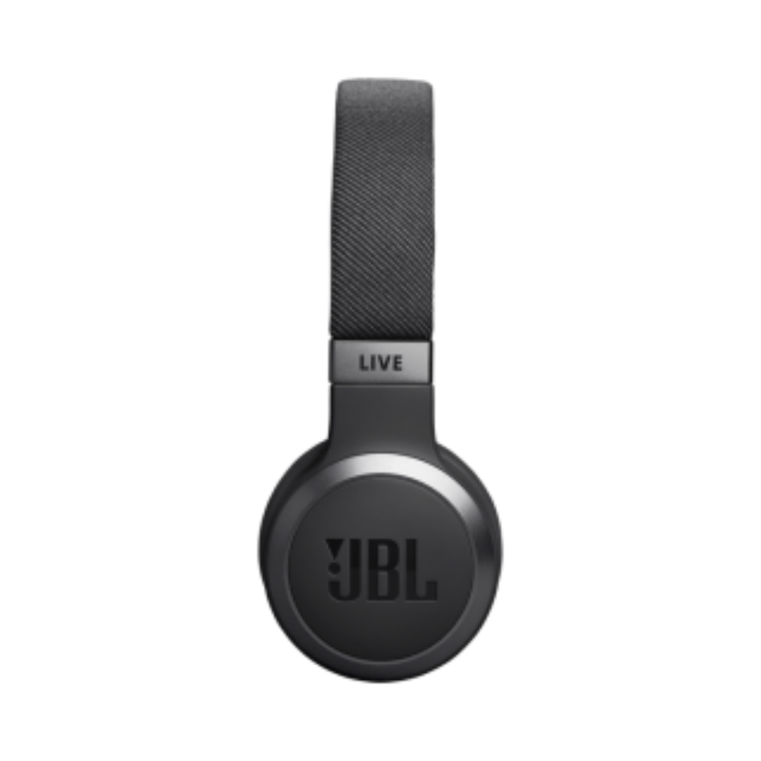 Casque JBL Live 670NC en charge avec USB-C