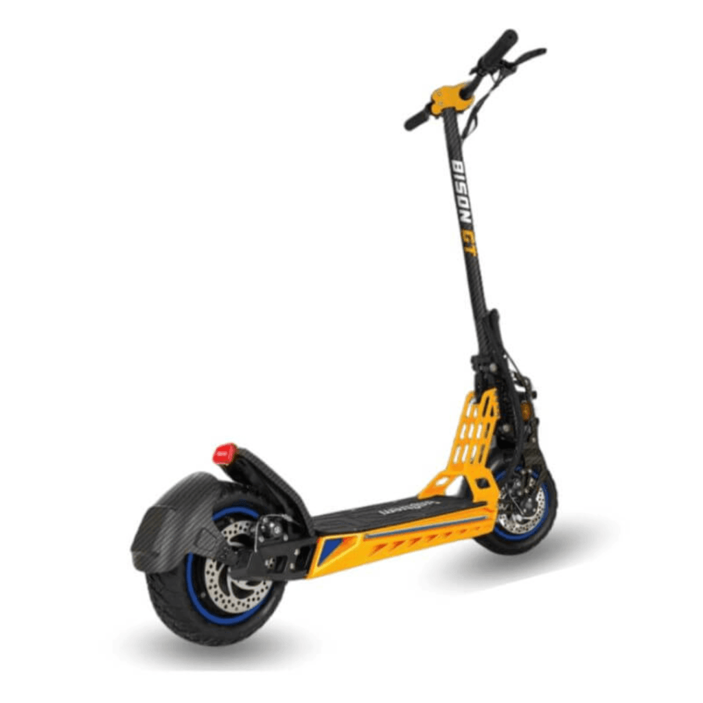 Trottinette électrique Ecoxtrem Bison GT 1000W en plein trajet urbain