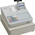 Clavier plat résistant aux éclaboussures de la Caisse enregistreuse XE-A217W, comprenant 70 touches directes pour une saisie rapide.