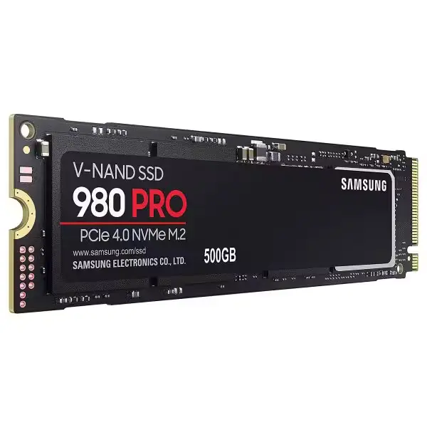 Gros plan du Samsung SSD 980 PRO, mettant en évidence sa structure M.2.