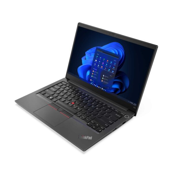 Lenovo ThinkPad E14 Gen 5 vu de côté, présentant ses ports USB-C, HDMI, et USB-A.