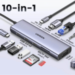 Adaptateur HUB USB-C Ugreen 10 en 1 branché à un ordinateur portable