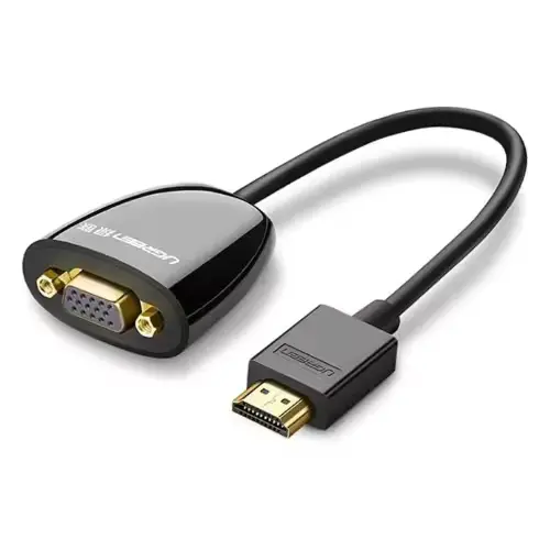 Adaptateur HDMI vers VGA Ugreen branché sur un ordinateur portable