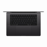 Gros plan sur le clavier QWERTY rétroéclairé du MacBook Pro 16" 2024 et son large trackpad précis.