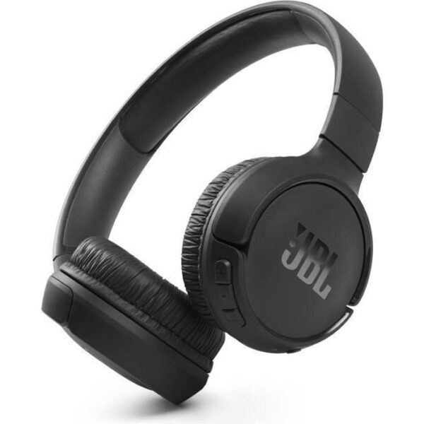 Casque JBL Tune 520 BT Noir en charge avec USB-C