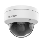 Caméra HIKVISION installée sur un mur extérieur, résistante aux intempéries.