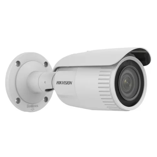 Caméra HIKVISION DS-2CD1653G0-IZ installée à l’extérieur, résistant aux intempéries.