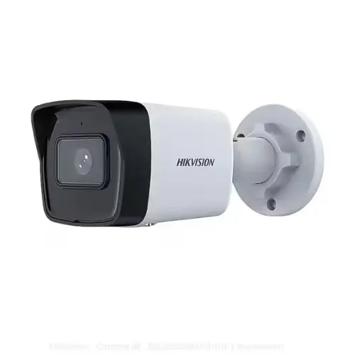 Caméra HIKVISION DS-2CD1183G0-I en gros plan, mettant en avant son objectif 2.8 mm et son design compact.