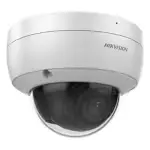 Caméra HIKVISION capturant des images claires en vision nocturne.