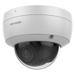 Caméra HIKVISION installée en extérieur sous la pluie.