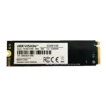SSD HIKVISION E1000 M.2 256 Go en gros plan, affichant son design compact et performant.