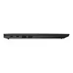Lenovo ThinkPad X1 Carbon Gen 10 fermé, mettant en valeur son design en fibre de carbone.
