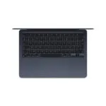 MacBook Air M3 2024 ouvert, affichant son design épuré et clavier rétroéclairé.