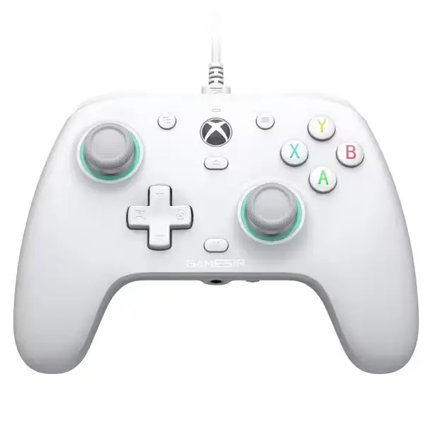 Manette GameSir G7 SE posée sur une table avec son câble USB-C.