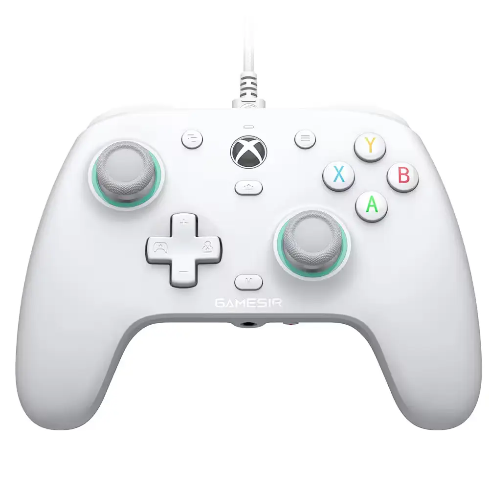 Manette GameSir G7 SE posée sur une table avec son câble USB-C.