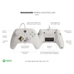 Gros plan des boutons et sticks analogiques de la manette PowerA