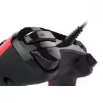 Zoom sur les boutons et gâchettes de la manette Nacon Rouge.
