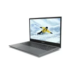 Ports USB, HDMI et lecteur de cartes SD du Medion Akoya E15415, offrant une connectivité complète.