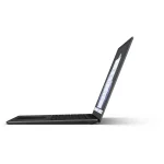 Vue latérale du Surface Laptop 5 montrant ses ports USB-C Thunderbolt 4.