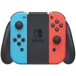 Nintendo Switch OLED avec plusieurs jeux affichés sur l’écran.