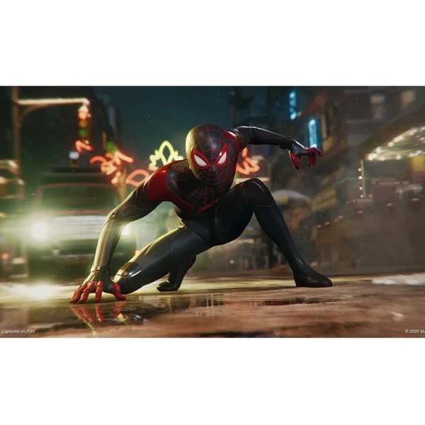 Combat intense entre Miles Morales et ses ennemis.