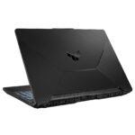 Clavier RGB du ASUS TUF Gaming F15 éclairé dans une ambiance gaming