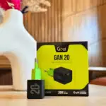 Goui GAN 20W aux côtés d’un smartphone
