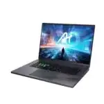 Zoom sur le logo AORUS en aluminium brossé