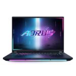 Vue avant du Gigabyte AORUS MASTER 16 ouvert