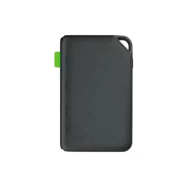 Goui Brave Plus Power Bank compacte tenue dans la main d’un utilisateur