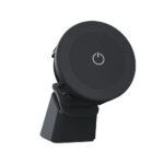 iPhone attaché magnétiquement au chargeur voiture