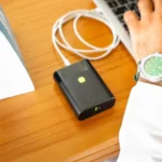 Câble branché au Power Bank Goui