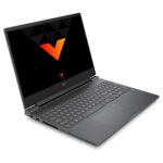 Écran FHD 144Hz du HP Victus affichant un jeu vidéo