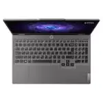 Vue latérale du Lenovo LOQ 15ARP9 montrant ses ports et finesse