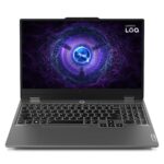 Vue avant du Lenovo LOQ 15ARP9 avec écran allumé affichant un jeu vidéo