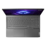 Profil latéral montrant la finesse du Lenovo LOQ 15 IRH8