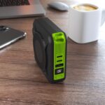 Power Bank MBALA Pro avec smartphone en charge sans fil