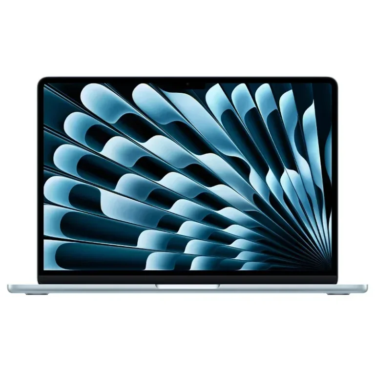 Vue de face du MacBook Air 13" M4 Bleu Ciel – écran allumé