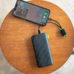 Gros plan sur les ports USB-C et USB-A du Power Bank