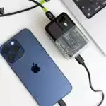 Écran numérique du Titan 65 montrant le niveau de charge