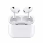 Boîtier USB‑C posé sur un chargeur MagSafe