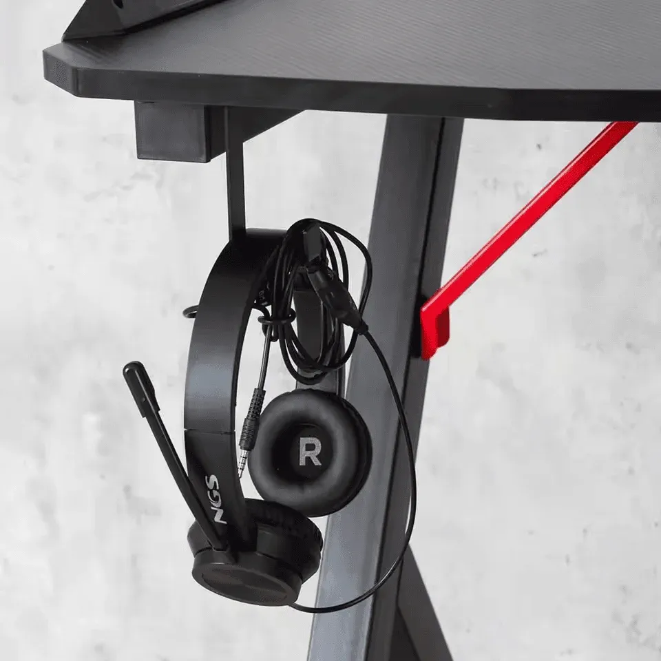 Plateau du bureau Gamer GT 01 avec accessoires gaming