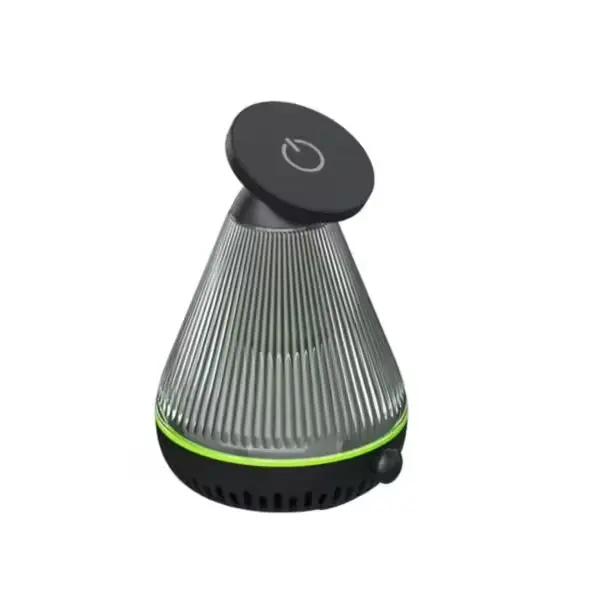 Lampe Goui Dimm allumée sur bureau minimaliste