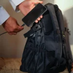 Sac Goui Line porté en extérieur sous la pluie