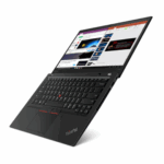 Lenovo ThinkPad T495s fermé sur une table