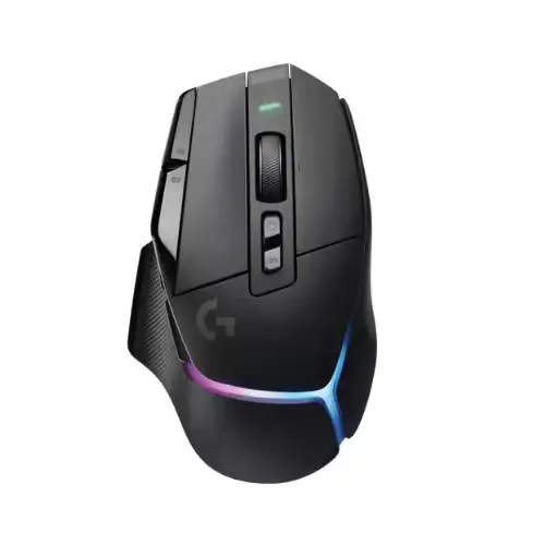 Souris G502X posée sur un bureau gamer