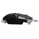 Main tenant la souris Meetion M990S en pleine utilisation