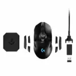 G903 avec son câble de recharge