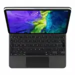 Vue d’ensemble du clavier attaché à un iPad Pro 11" en noir, fixation magnétique visible